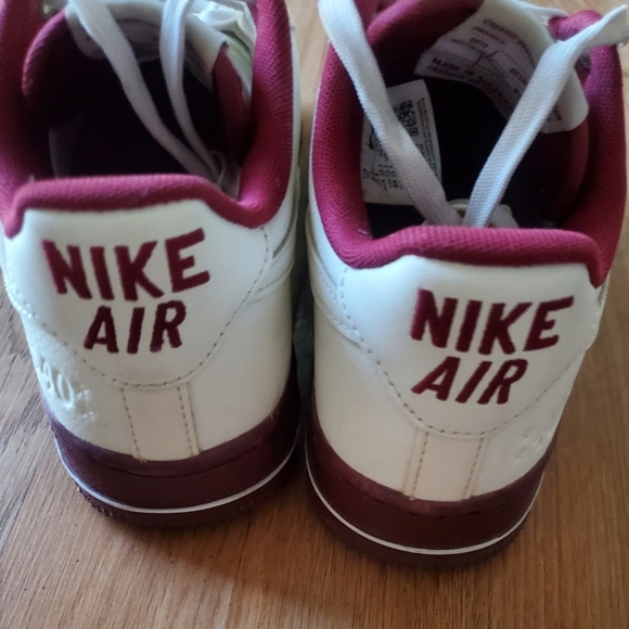 Nike Air Force 1 '07 SE 40th Anniversary Burgandy & White Womans 6.5 Sneakers - Picture 7 of 11